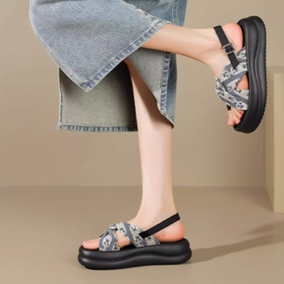 ストラップパターンサンダル