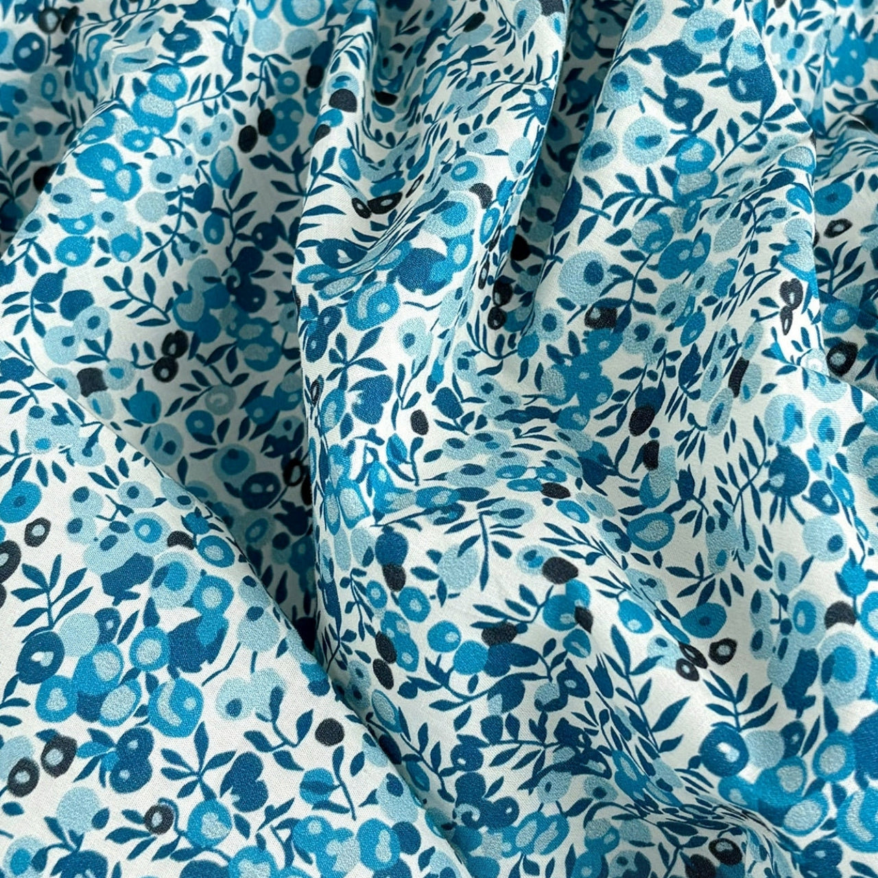 ブルーフラワーステッチロンパース 60cm～90cm｜ベビーのロンパース