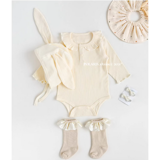 【帽子付き】リブホワイトラビットロンパース　59cm～80cm